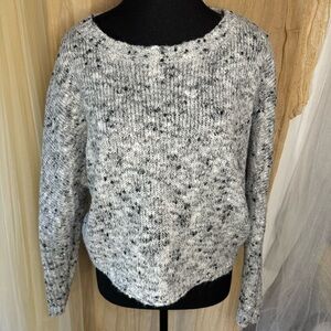 Ophelia Rose. Sweater M Black, White and Gray long sleeve!